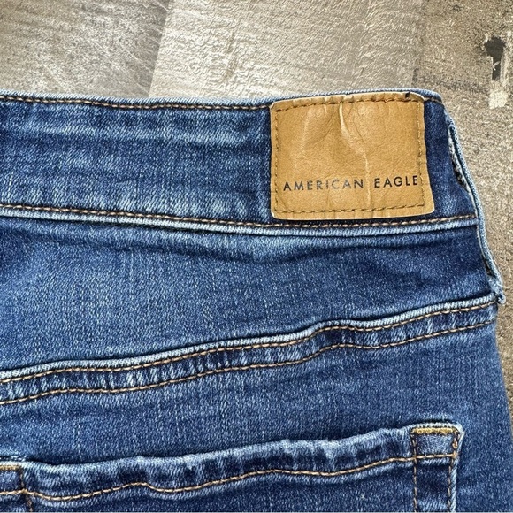American Eagle Outfitters Midi Blue Jean Shorts Distressed Mid-Blue Wash size 2 - Picture 3 of 9